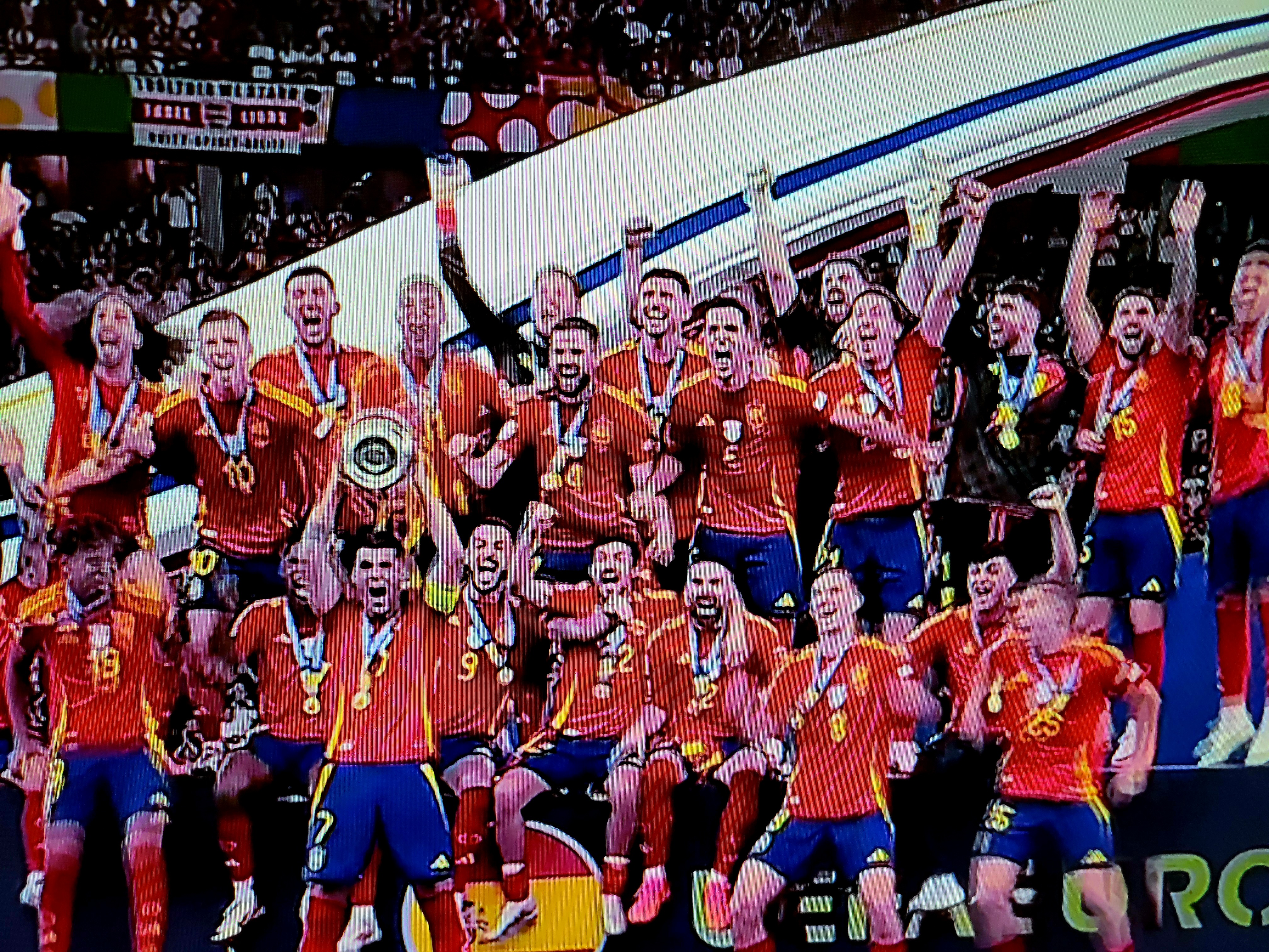 西班牙国家队备战世界杯预选赛，全力冲击冠军