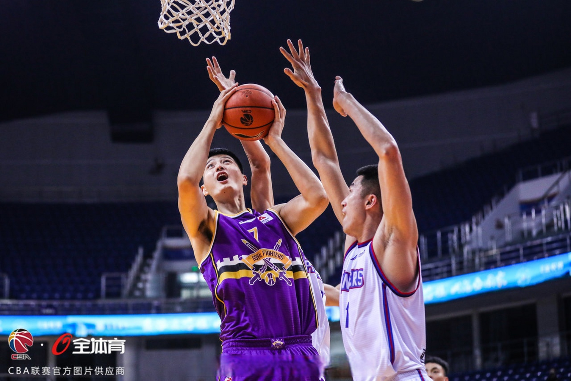 包含甘肃男篮客场大胜，稳固联赛前十位置的词条