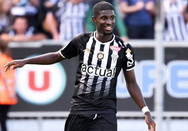 关于圣埃蒂安客场战胜昂热，取得宝贵三分的信息