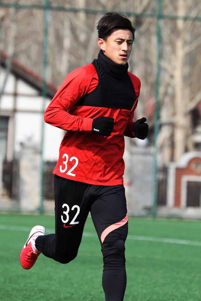 开云体育下载-沙尔克教练组人事调整，全力备战下一轮比赛的简单介绍