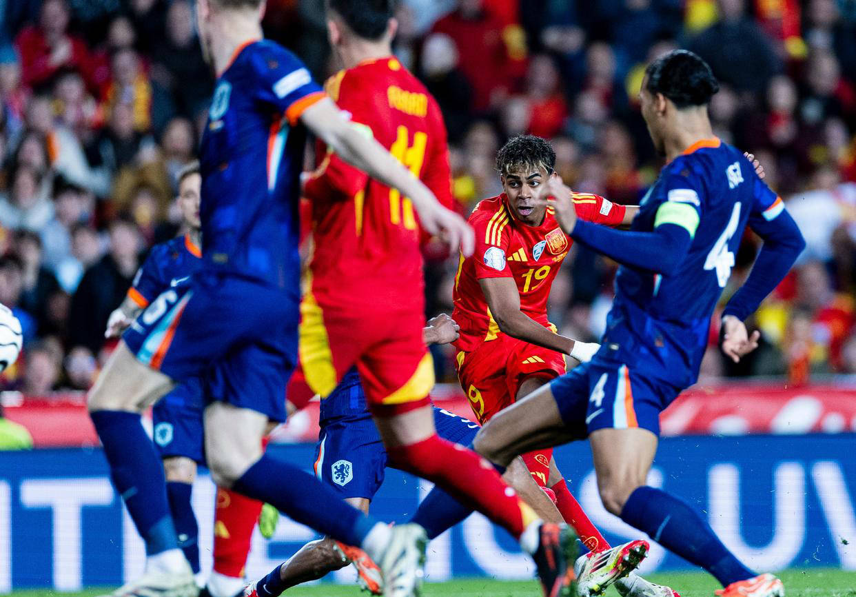 -西班牙主场大胜，提前晋级淘汰赛！