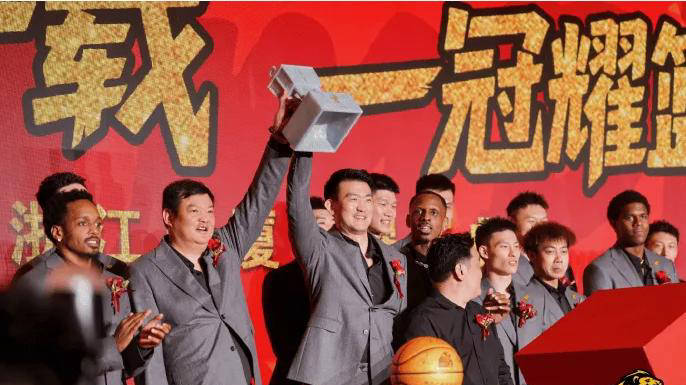 开云官网-本土篮球赛事火爆展开球迷狂热争战