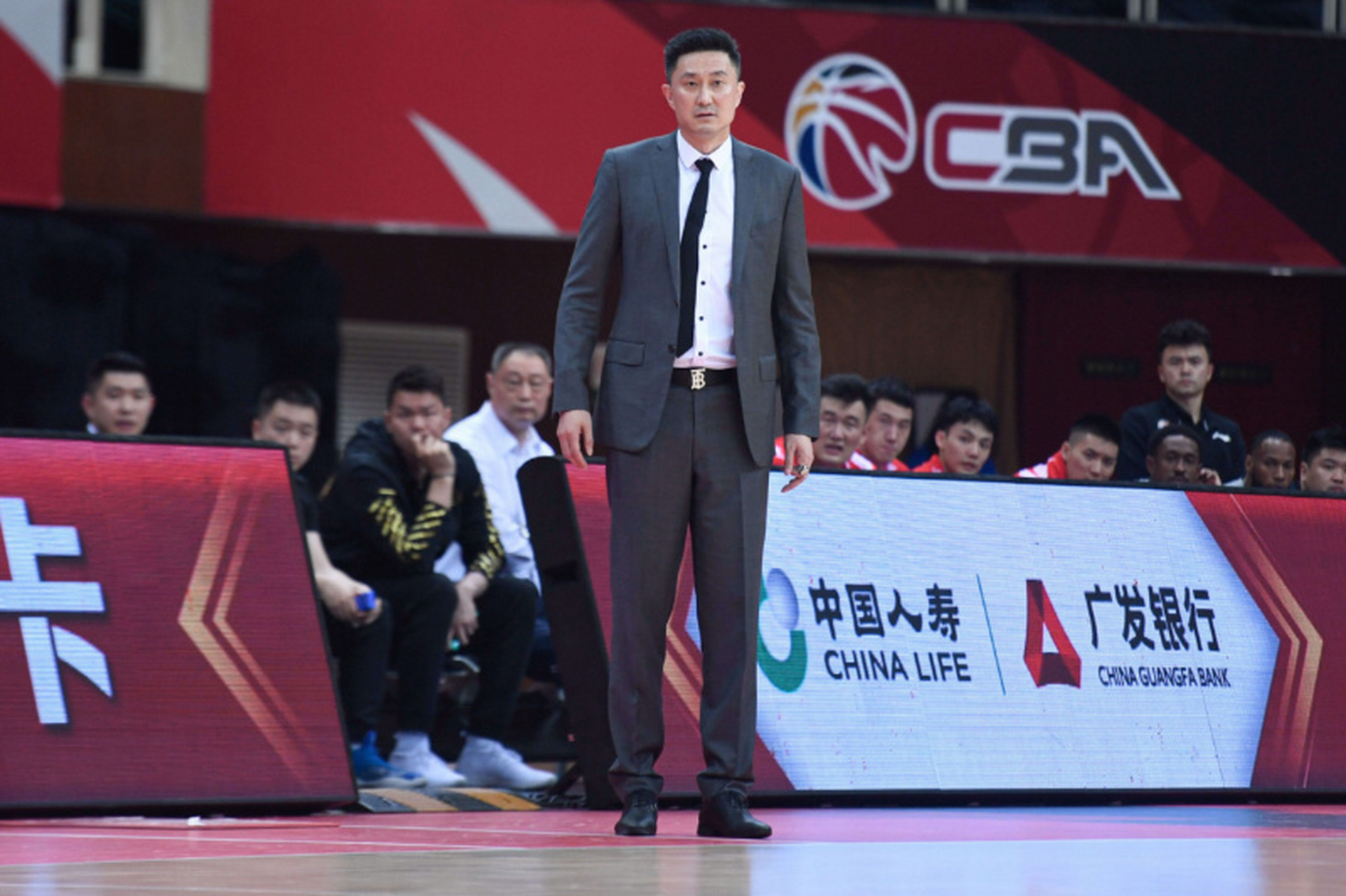 开云体育登录-贵州男篮联手作战，成功斩获胜利