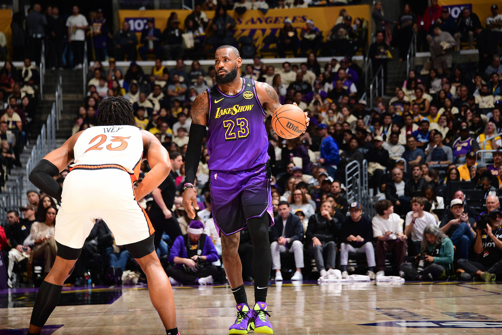 火箭队不敌湖人詹姆斯双+大胜