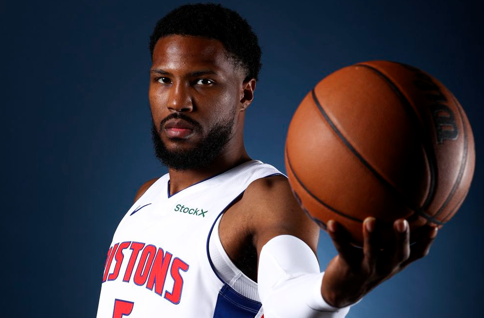 关于爵士中锋戈贝尔力助球队取得胜利的信息