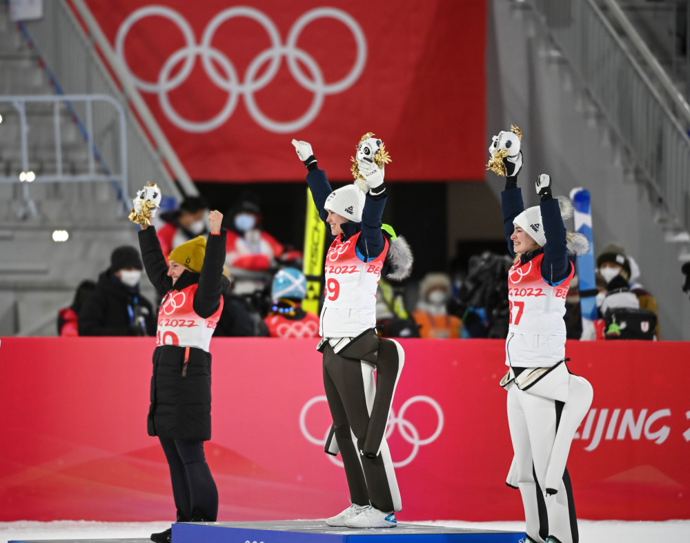 斯洛文尼亚选手在滑雪比赛中晋级