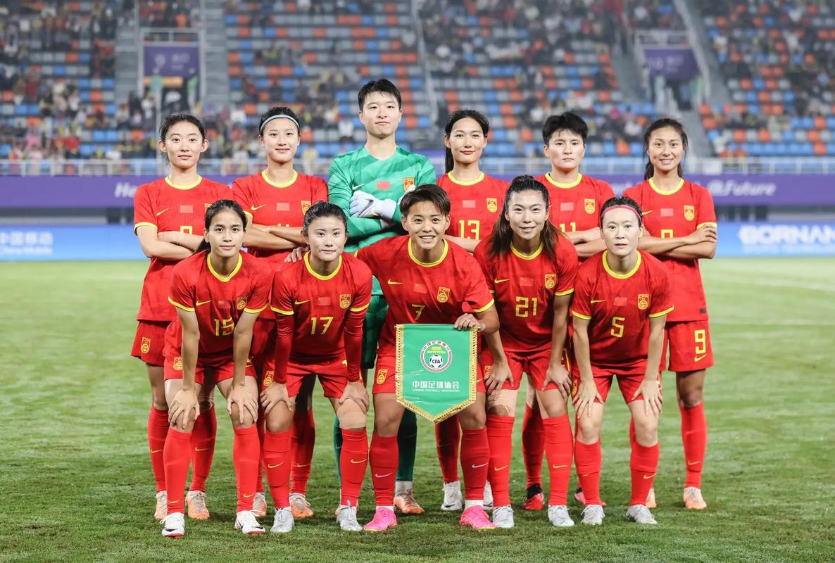 包含体坛焦点：女足比拼矛盾激烈的词条