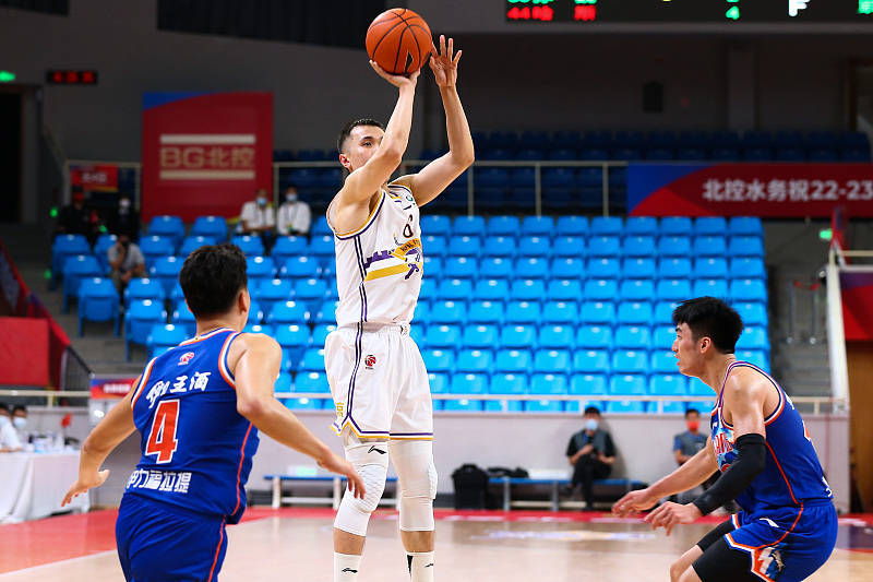 开云体育-生死时刻！比赛末段双方都拼尽全力