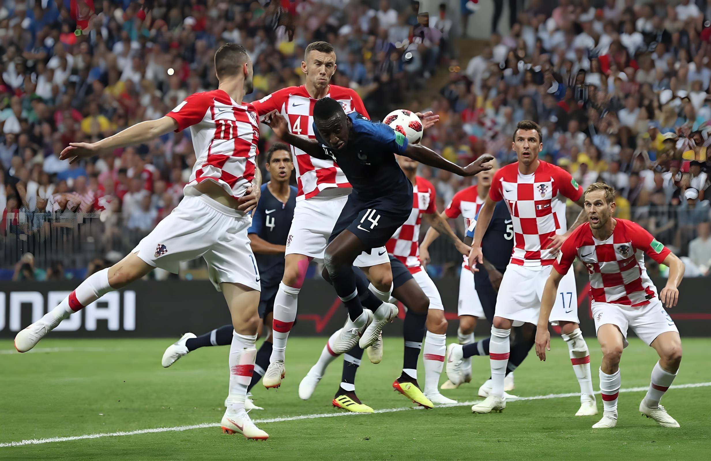 克罗地亚队与英格兰队争夺欧国联冠军资格