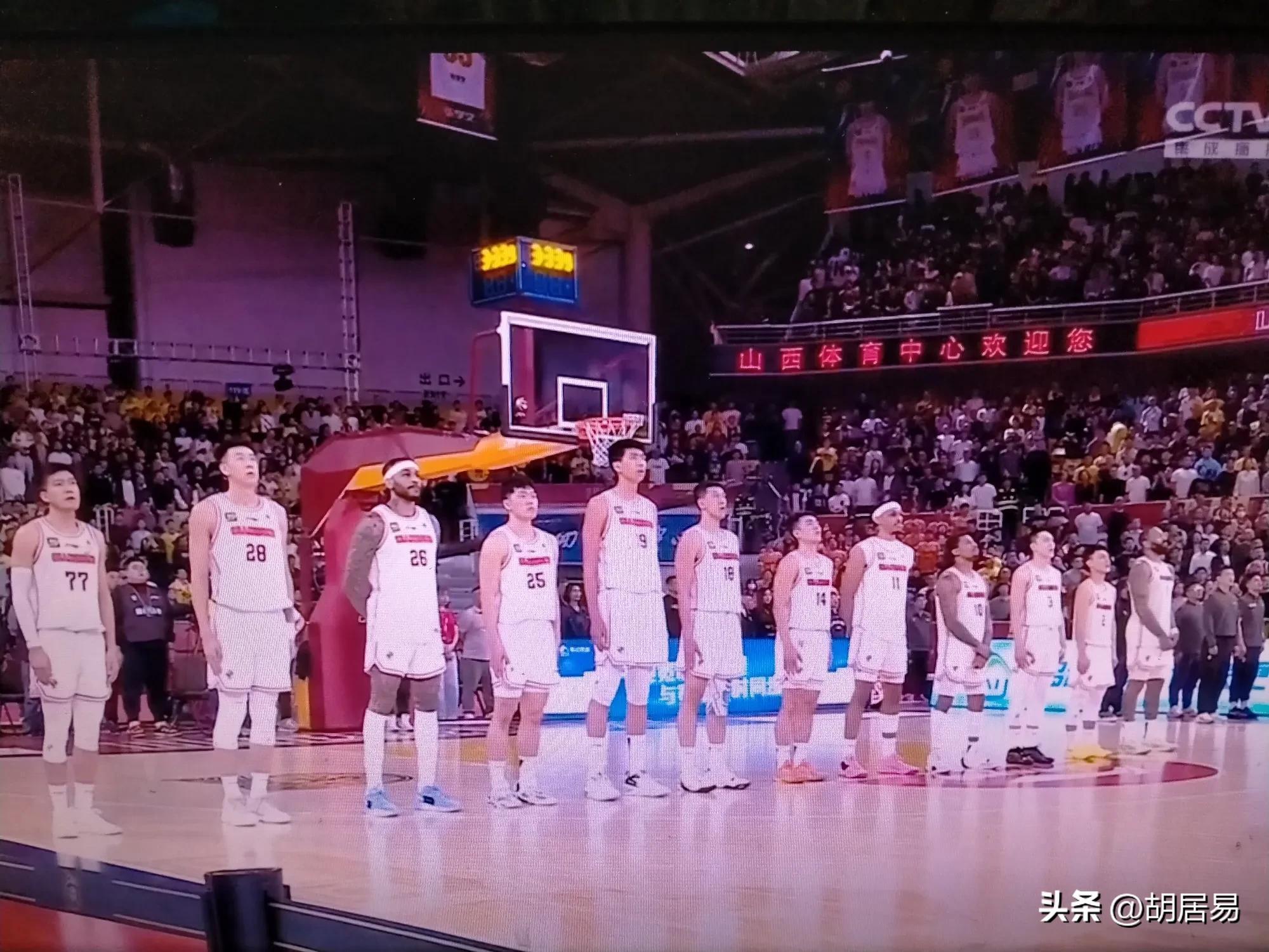 开云体育APP下载-篮球职业选手联手为球队取胜