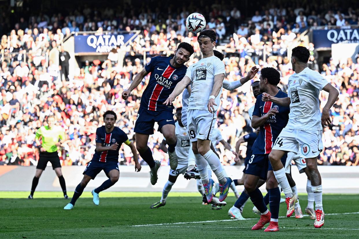 开云体育下载-关于法甲巴黎圣日耳曼客场2比0击败南特，领先第二名6分。的信息