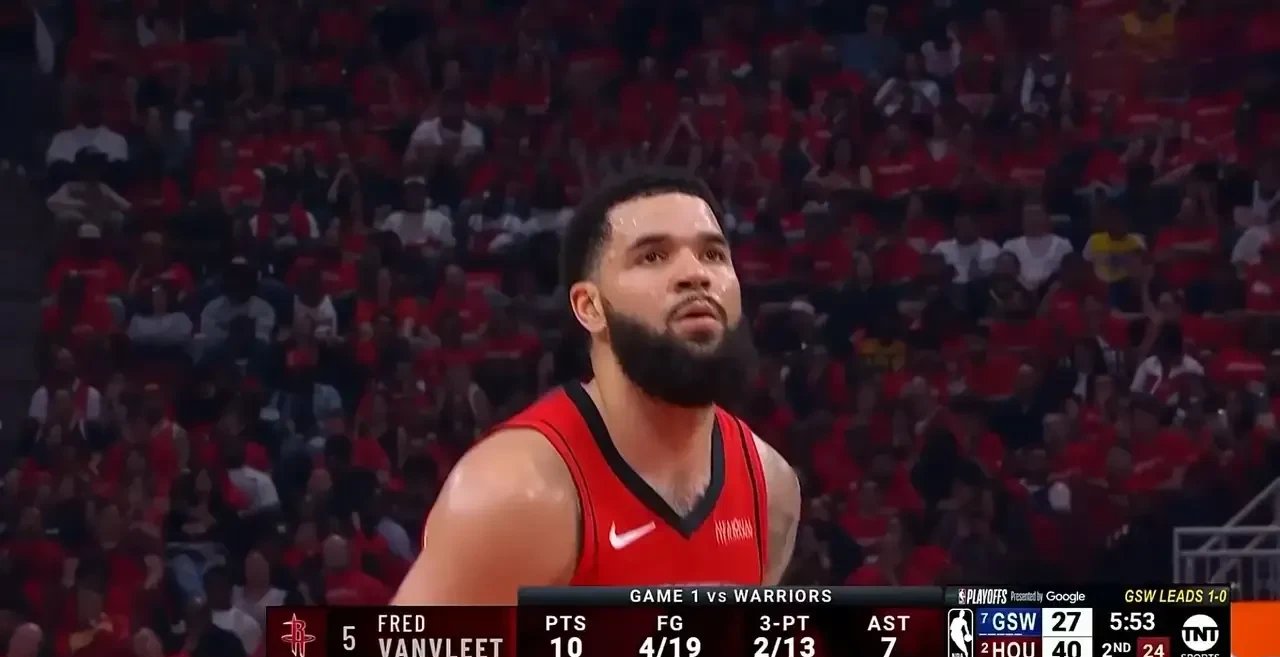 猛龙大胜凯尔特人，范弗利特尼斯卓越出色