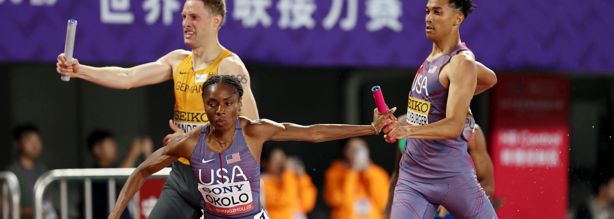 美国队以惊人优势获得田径接力冠军