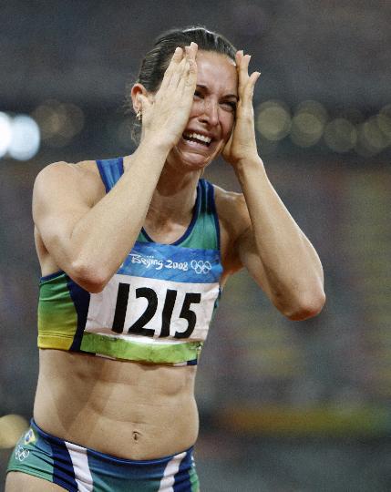 开云APP-德国田径选手勇夺银牌，激动落泪