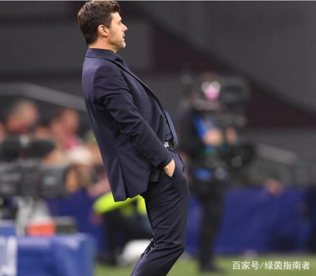 阿贾克斯逆转取胜，赢得关键三分