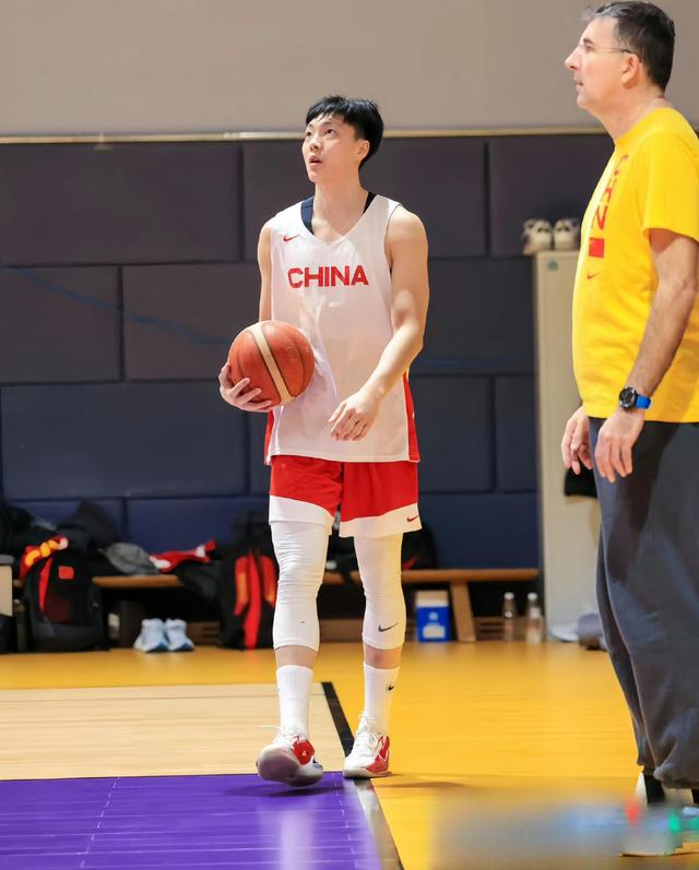 云南男篮青年队员崭露头角,球队注目 云南男篮青年队员崭露头角,球队注目