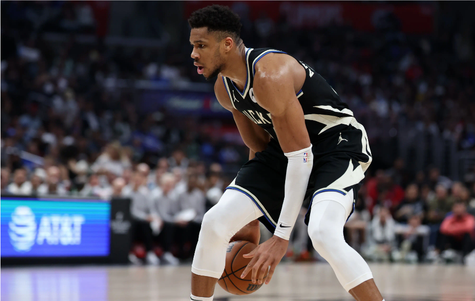 开云平台-雄鹿击败开拓者，止连败