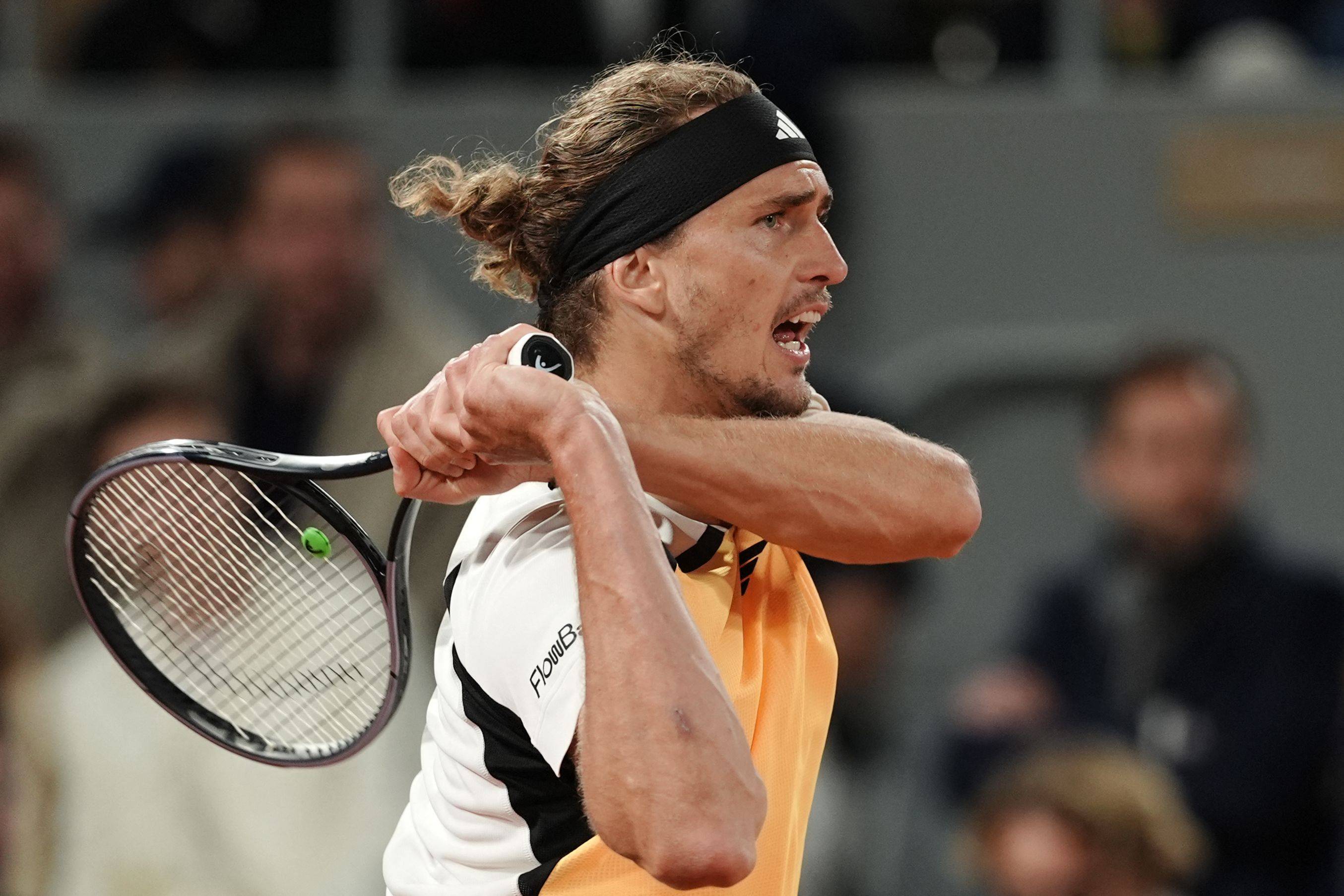 意大利网球队鏖战欧洲网球队，兹维列夫爆发神勇的简单介绍