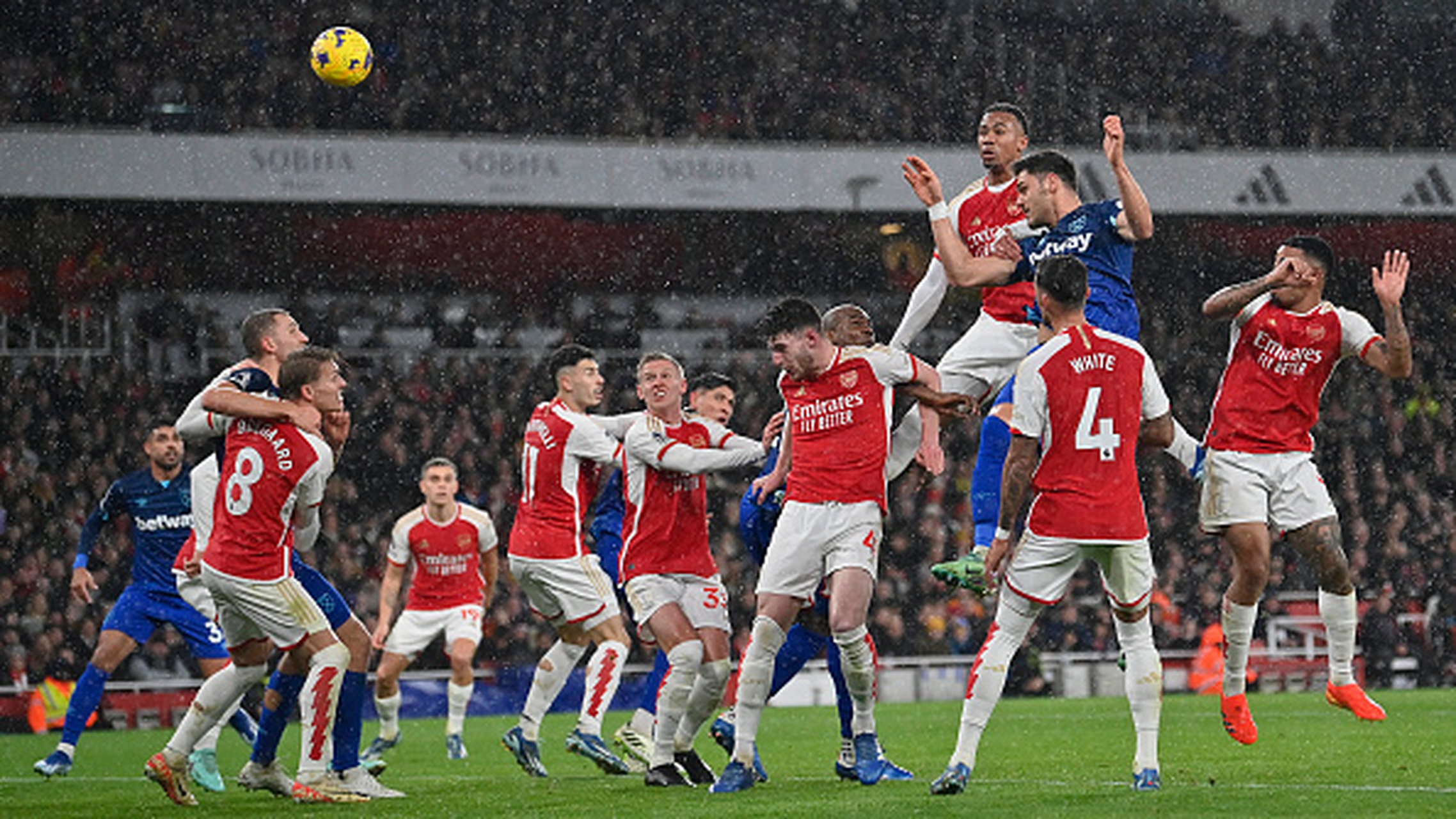阿森纳遭遇连败局面,球队面临危机 阿森纳遭遇连败局面,球队面临危机