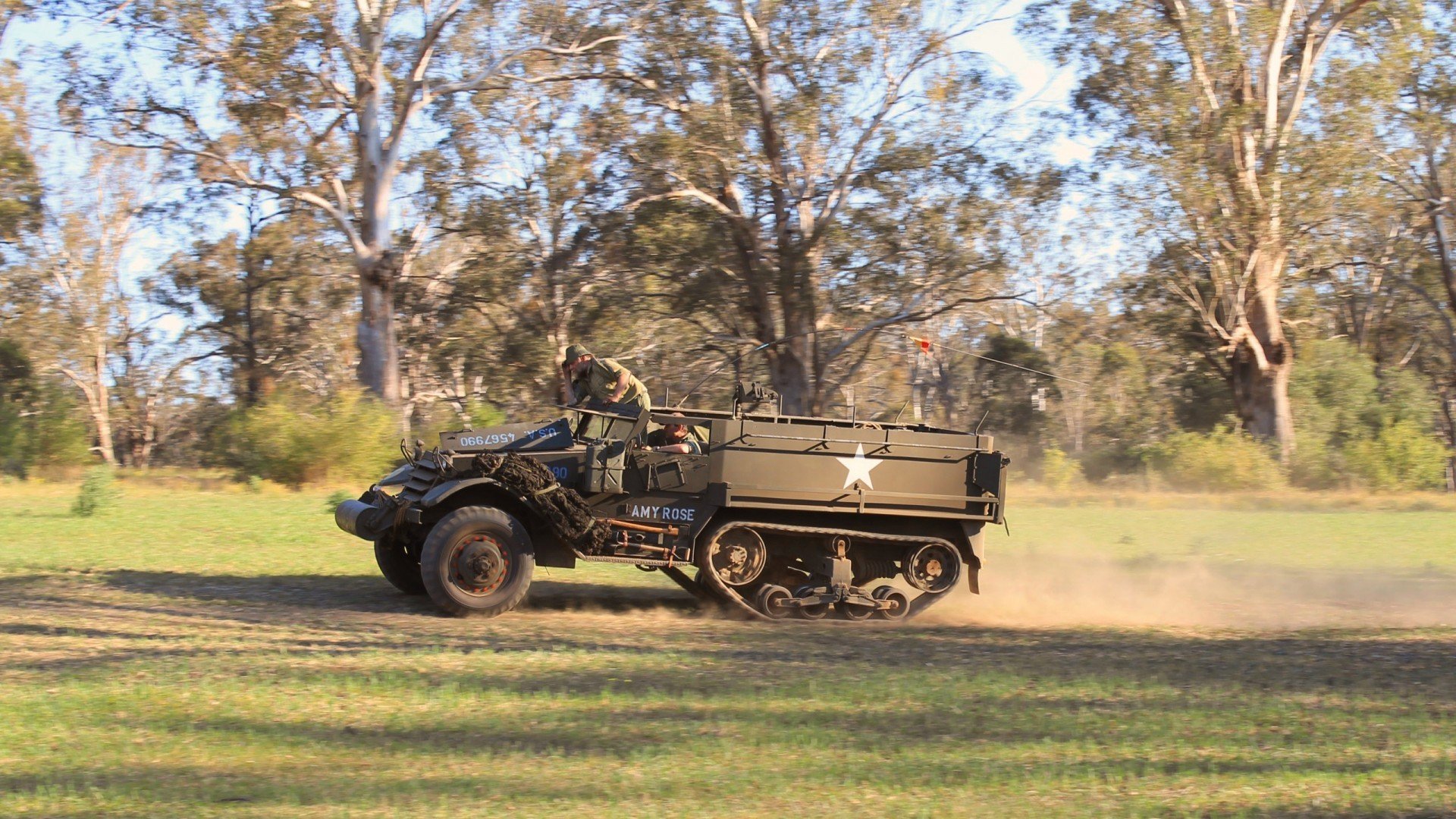 日本关键战突围伊拉克,本泽马状态火热,足球世界双星闪耀