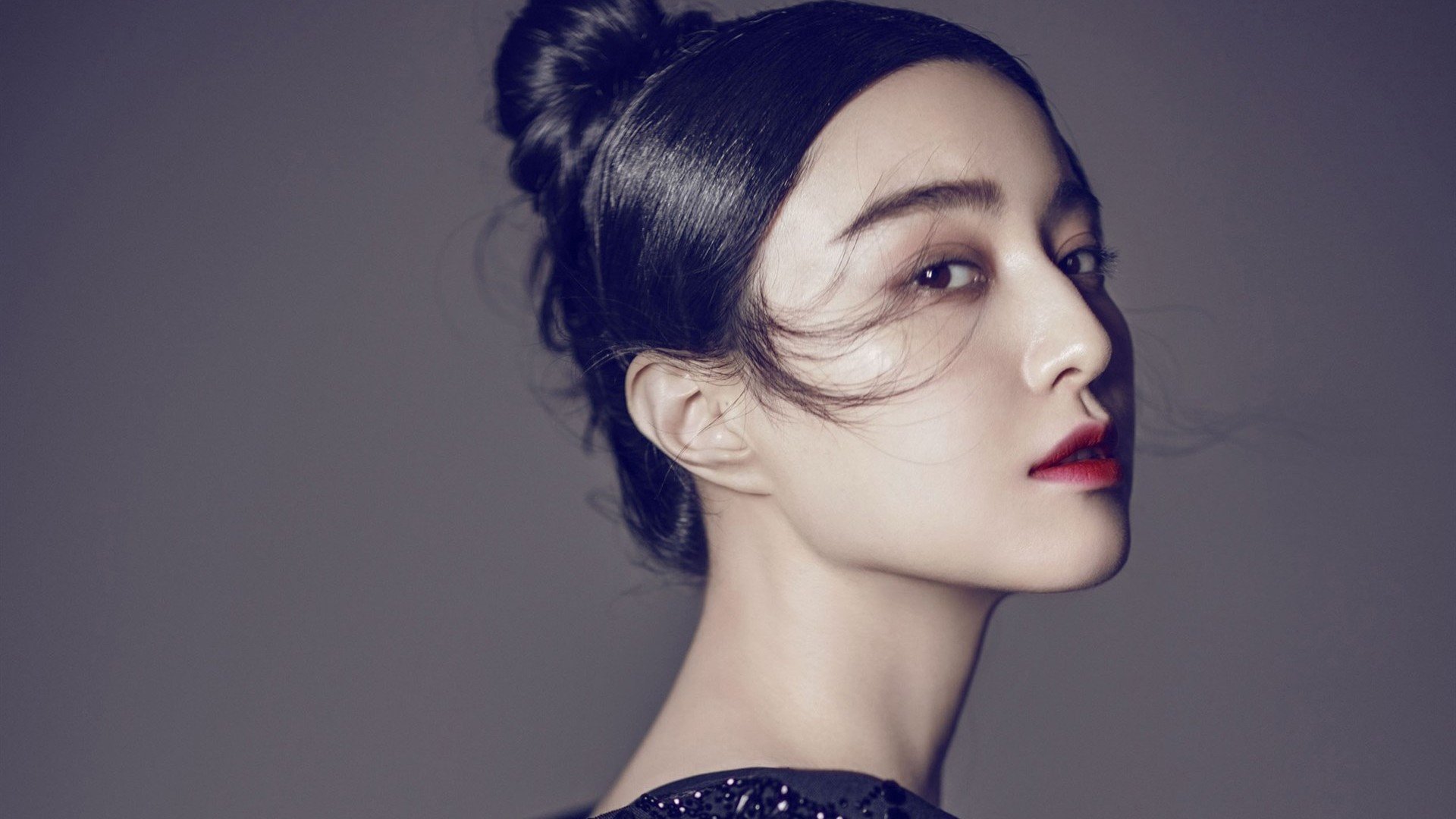 布克爆发引领深圳队,连续得分狂潮压制独行侠