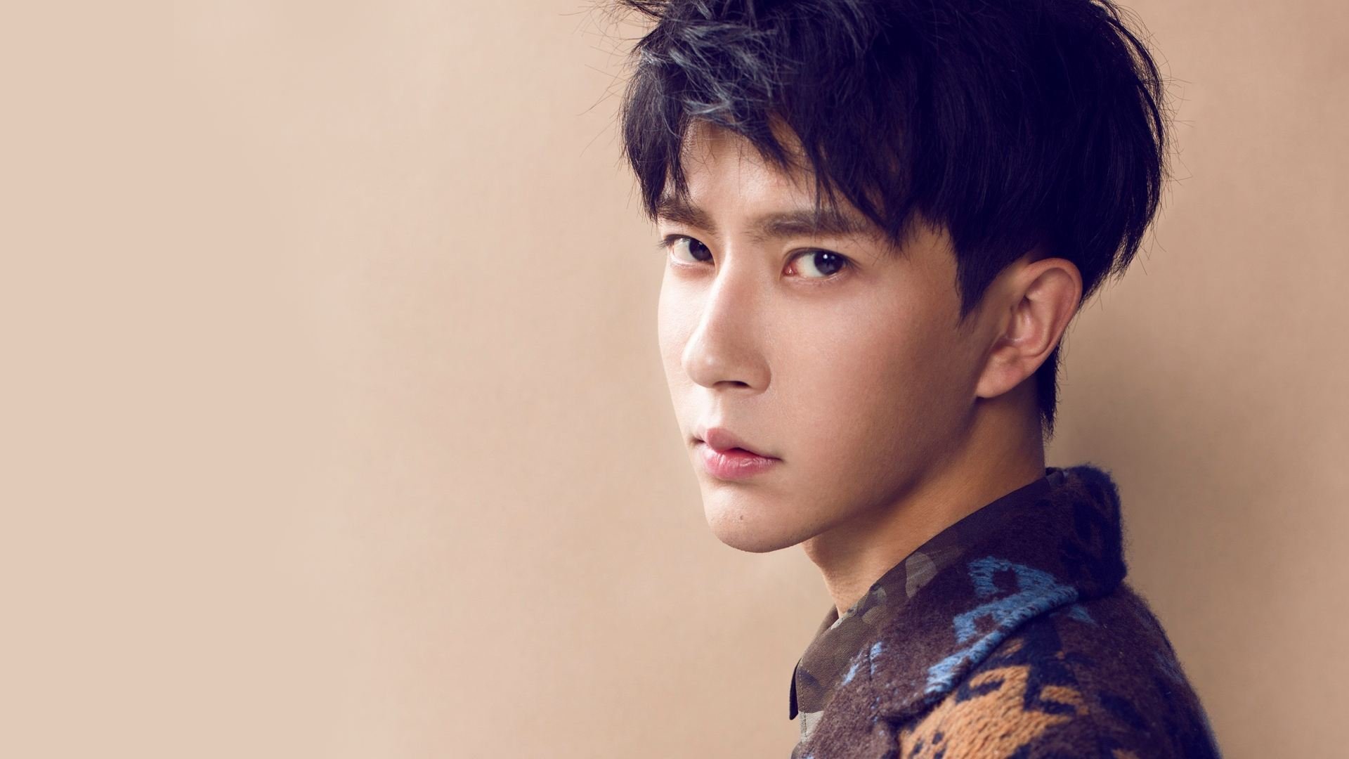 开云体育下载-西亚卡姆全程高能输出！独行侠与黄蜂激战，个人英雄主义闪耀赛场