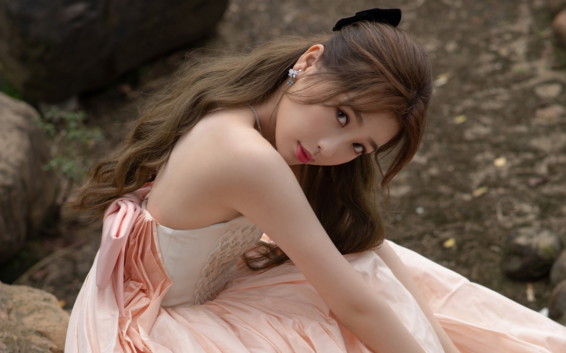 冰与火之歌，库里用三分雨与防守铁闸谱写独行侠绝地反击序曲