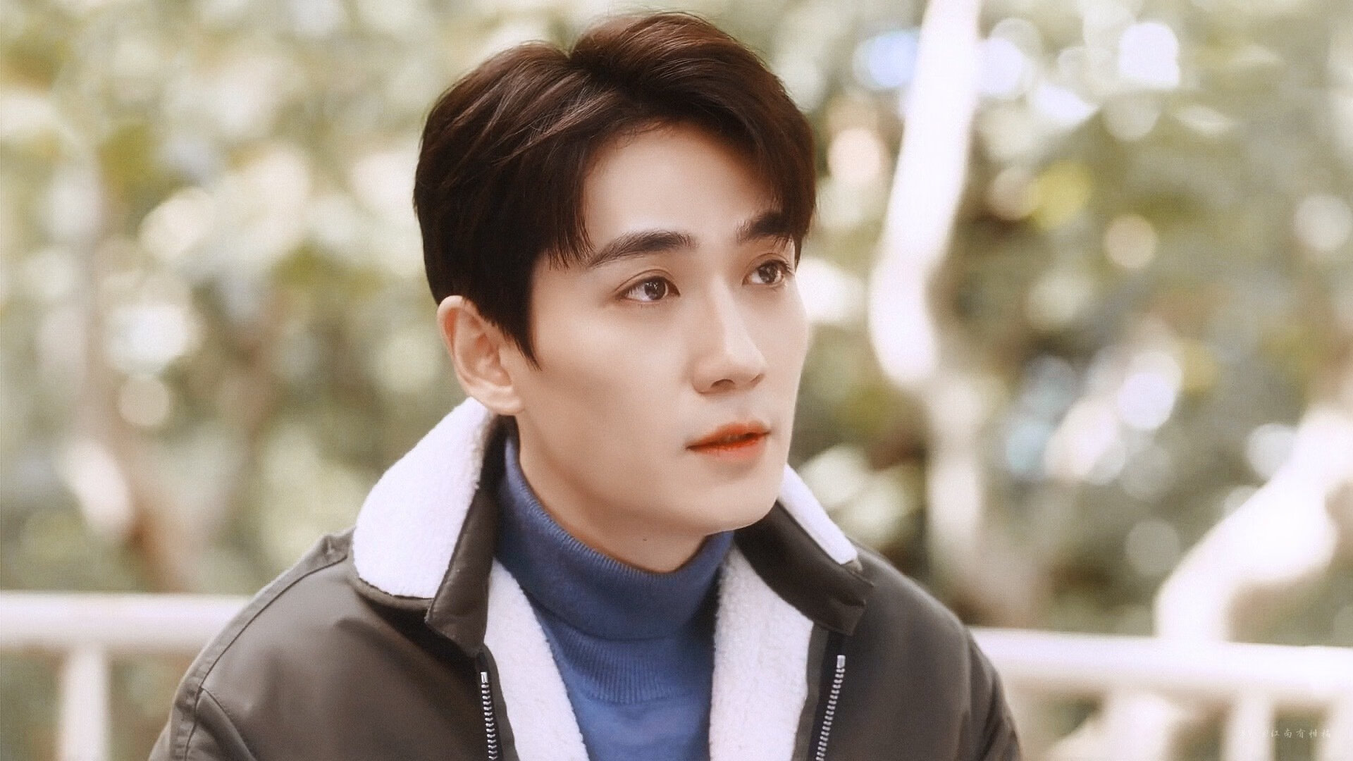 篮球之神的足球之夜，库里在美加墨世界杯决赛现场的冠军凝视